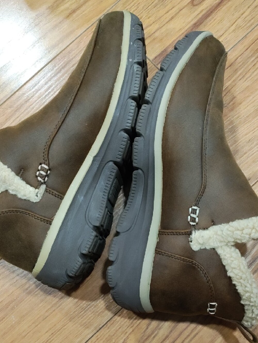 Skechers Women’s Brown Suede Sherpa-Lined Slip-On Boots - Picture 7 of 8